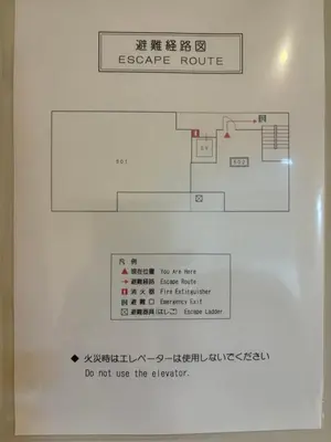 a diagram of a escape route in a room at \u30b9\u30ab\u30a4\u30c4\u30ea\u30fc\u306e\u5bbf 502 in Tokyo