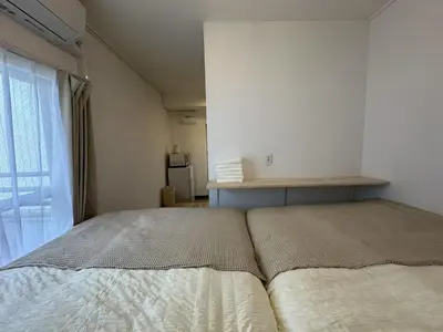 a bed in a room with a window at \u611b\u306e\u5c4b\u30db\u30c6\u30eb\u767e\u4eba\u753a in Tokyo