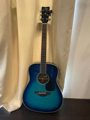 a blue guitar is leaning against a curtain at \u30a2\u30f3\u30c9\u30b9\u30c6\u30a4\u65b0\u4e952\u4e01\u76ee in Tokyo