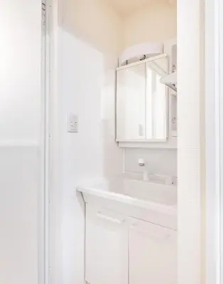 a white bathroom with a sink and a mirror at \u304b\u3064\u3089301 in Tokyo