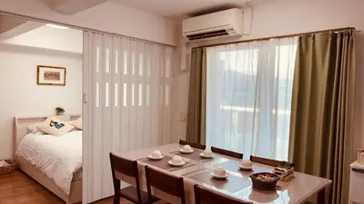 a room with a table and a bed and a window at \u30b9\u30ab\u30a4\u30c4\u30ea\u30fc\u306e\u5bbf 501 in Tokyo