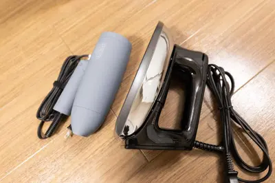a phone and a corded handset on a wooden floor at \u30d9\u30eb\u30a8\u30a2\u5927\u4e45\u4fdd205 in Tokyo
