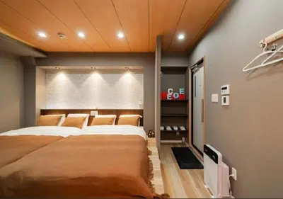a bedroom with a large bed in a room at Oshiage SAIEI Hotel 401 in Tokyo