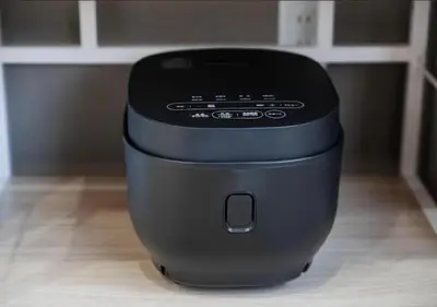 a food processor sitting on top of a wooden floor at Oshiage SAIEI Hotel 401 in Tokyo