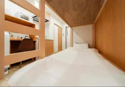 a bedroom with a large white bed in a room at Oshiage SAIEI Hotel 403 in Tokyo