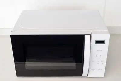 a white microwave oven sitting on top of a counter at Hanna Inn Shinbashi Onarimon in Tokyo