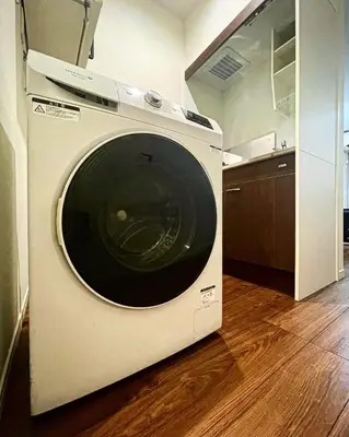 a white washing machine sitting in a kitchen at Yoi-Machi Heiwajima in Tokyo