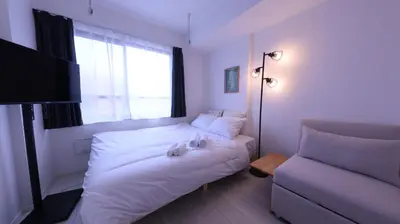 a small bedroom with a bed and a couch at \u3089\u3057\u3063\u304f\u3059\u6c60\u888b204 in Tokyo