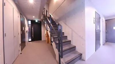 a hallway with a staircase in a building at \u3089\u3057\u3063\u304f\u3059\u6c60\u888b204 in Tokyo