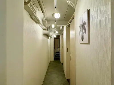a long hallway with at The Hotel REPOS SUMIDA1 in Tokyo