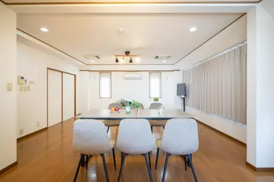 a dining room with a table and chairs at \u767d\u7802\u30d3\u30eb in Tokyo