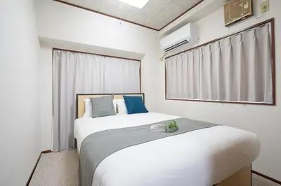 a bedroom with two beds and a window at \u767d\u7802\u30d3\u30eb in Tokyo