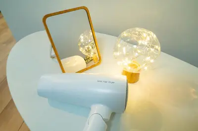 a table with two lights and a mirror on it at \u845b\u98fe\u9ad8\u7802\u6238\u5efa in Tokyo