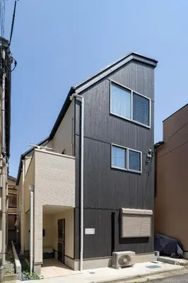 a black building with a window at \u845b\u98fe\u9ad8\u7802\u6238\u5efa in Tokyo
