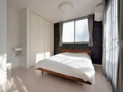 a bedroom with a large bed and a window at \u795e\u5bae\u524d2\u4e01\u76ee in Tokyo