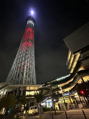 a red and white tower with a light on it at Joy \u4e1c\u4eac\u6674\u7a7a\u5854 in Tokyo