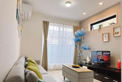 a living room with a couch and a tv at Joy \u4e1c\u4eac\u6674\u7a7a\u5854 in Tokyo