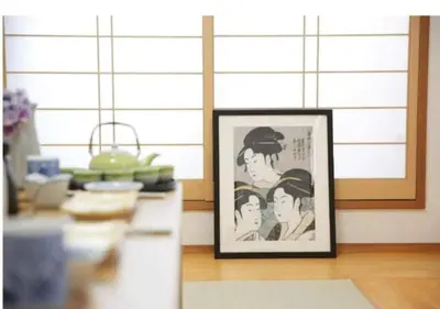 a framed picture of two people in a room at Joy \u62bc\u4e0a\u4e00\u6237\u5efa in Tokyo