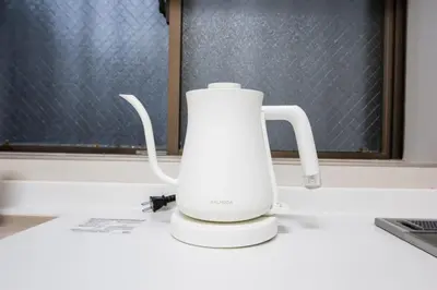 a white electric blender sitting on a counter at Higashi-Ikebukuro-5dk-TS0456 in Tokyo