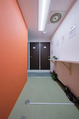 an office hallway with a door and a treadmill at Dormitory \u30b5\u30fc\u30af\u30eb\u30c6\u30f3- Share Room For Male Only \u7537\u6027\u5c02\u7528\u30c9\u30df\u30c8\u30ea\u30fc in Tokyo