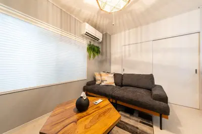 a living room with a couch and a table at 2\u540d\u63a8\u5968\u99d2\u8fbc\u99c5Switch\u4ed8\u304d\u65bd\u8a2d in Tokyo