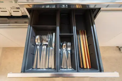 a drawer filled with utensils in a kitchen at 2\u540d\u63a8\u5968\u99d2\u8fbc\u99c5Switch\u4ed8\u304d\u65bd\u8a2d in Tokyo