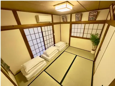 an overhead view of a room with two windows at 7\u6642IN19\u6642OUT # \u6c60\u888b\u99c5\u3067\u306e\u304a\u8fce\u3048\u3042\u308a # \u30f4\u30a3\u30e9\u4e00\u8ed2\u5bb6\u8cb8\u5207 # \u99c5\u8fd18\u5206 # \u6c60\u888b\u99c510\u5206 # \u4e0a\u91ce\u99c513\u5206 # 7 00 IN19 00 OUT # Pick up Ikebukuro # Whole villa rental # 8 min to station # 10 min to Ikebukuro # 13 min to Ueno in Tokyo