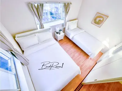 a small room with a bed and a couch at 7\u6642IN19\u6642OUT # \u6c60\u888b\u99c5\u3067\u306e\u304a\u8fce\u3048\u3042\u308a # \u30f4\u30a3\u30e9\u4e00\u8ed2\u5bb6\u8cb8\u5207 # \u99c5\u8fd18\u5206 # \u6c60\u888b\u99c510\u5206 # \u4e0a\u91ce\u99c513\u5206 # 7 00 IN19 00 OUT # Pick up Ikebukuro # Whole villa rental # 8 min to station # 10 min to Ikebukuro # 13 min to Ueno in Tokyo