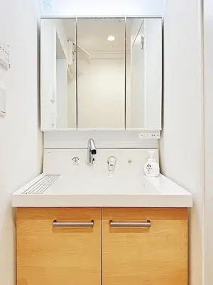 a bathroom with a sink and a mirror at Tokyo Stay Itabashi House in Tokyo