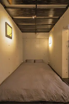 a bedroom with a large bed in a room at BO101 \u5bb6\u65cf\u65c5\u306b\u6700\u9069 \u6d45\u8349\u5bfa\u305d\u3070 \u65e5\u672c\u4ebaSuperHost in Tokyo