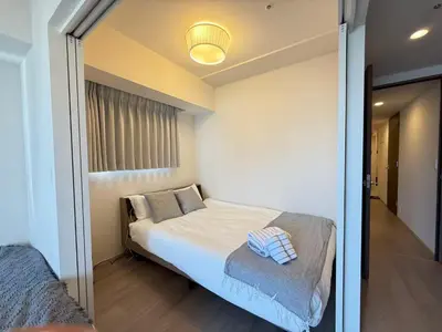 a bedroom with a bed and a mirror at Ying-Higashi Shinjuku-SJ0061 in Tokyo
