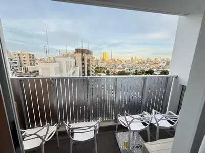 a balcony with chairs and a view of a city at Ying-Higashi Shinjuku-SJ0061 in Tokyo