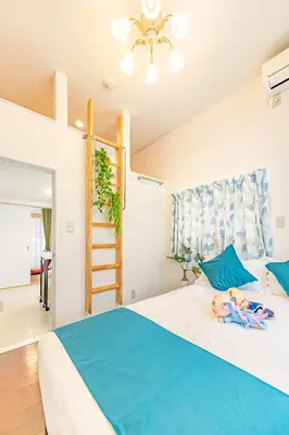 a bedroom with a bunk bed and a ladder at Shinjuku two stations, three-bedroom apartment, 6 people, seven minutes from Higashi-Nakano station in Tokyo