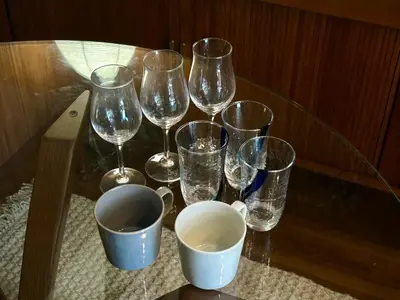 a group of wine glasses sitting on a glass table at \u4e2d\u91ce\u99c5\u5357inn Nakano Station South Inn in Tokyo