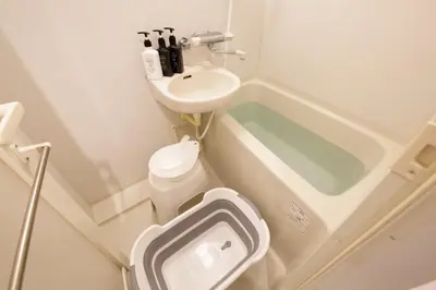 a bathroom with a toilet and a sink and a bath tub at \u6e0b\u8c37Qvt\u30a2\u30d1\u30fc\u30c8\u30e1\u30f3\u30c8 in Tokyo