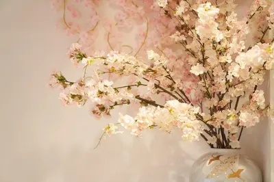 a white vase with white flowers in it at SGC\u8535\u524d2\u4e01\u76ee4f in Tokyo