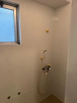 a shower with a hose in a bathroom at Clear Sky Guesthouse 305 Direct to Narita Airport, 8-minute walk from Kinshicho Station, within walking distance of Asakusa and Clear Sky Tower, 50 minutes to Disneyland, 1 minute to the mall in Tokyo