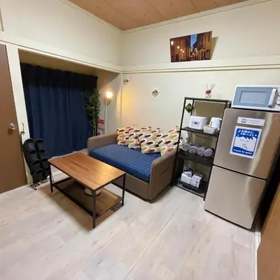NEW OPEN Available for 10 people 1 line to airport