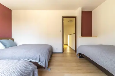a bedroom with two beds and a hallway at \u65e5\u66ae\u91ccMori House A in Tokyo