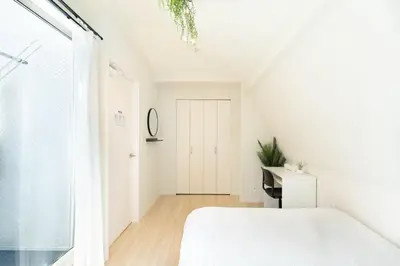 a white bedroom with a bed and a window at \u5922\u306e\u5bbf \u6771\u4e2d\u91ce 134t in Tokyo