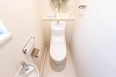 a white bathroom with a toilet and a sink at \u5922\u306e\u5bbf \u6771\u4e2d\u91ce 134t in Tokyo