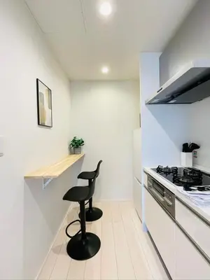 a small kitchen with a stool and a counter at \u5922\u306e\u5bbf \u6771\u4e2d\u91ce 134t in Tokyo
