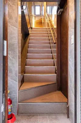 a stairwell in a building with a bunch of stairs at \u6771\u4eac\u5927\u7530\u533a\u5e73\u548c\u5cf6\u30a2\u30d1\u30fc\u30c8\u30e1\u30f3\u30c8 in Tokyo