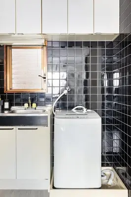 a kitchen with a sink and a refrigerator at \u6771\u4eac\u5927\u7530\u533a\u5e73\u548c\u5cf6\u30a2\u30d1\u30fc\u30c8\u30e1\u30f3\u30c8 in Tokyo