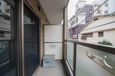 a balcony with a window and a trash can at \u30ac\u30a4\u30a2\u6b4c\u821e\u4f0e\u753a\u58f1\u756a\u9928204 in Tokyo
