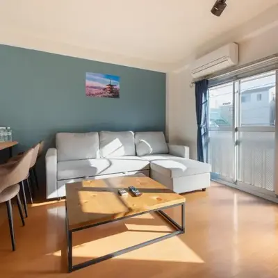 Max 9 people 8 minutes from Shibuya 5 minutes from Shinjuku 1 minute from Harajuku 4 minutes walk from the station Room Sakura