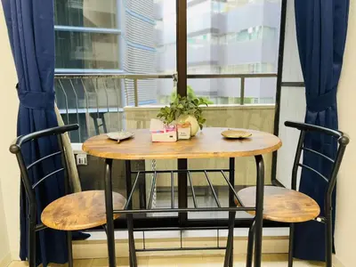 a table and two chairs in front of a window at \u30b5\u30af\u30e9\u30b7\u30e3\u30c9\u30a6\u6771\u6c60\u888b in Tokyo