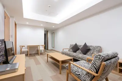 a living room with two couches and a tv at \u6771\u6025\u30b9\u30c6\u30a4\u56db\u8c37 in Tokyo