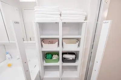 a white towel rack with white towels in a bathroom at Ueno home 10-minute walk from Ueno Station, 4-minute walk from Inaricho Station, 10-minute walk to Asakusa, 2nd and 3rd floors in Tokyo
