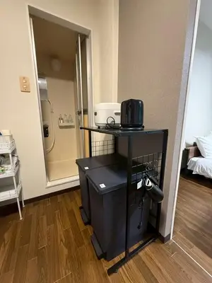 a room with a table with a microwave on it at \u30b3\u30fc\u30dd\u5ca1\u5d0e301 in Tokyo